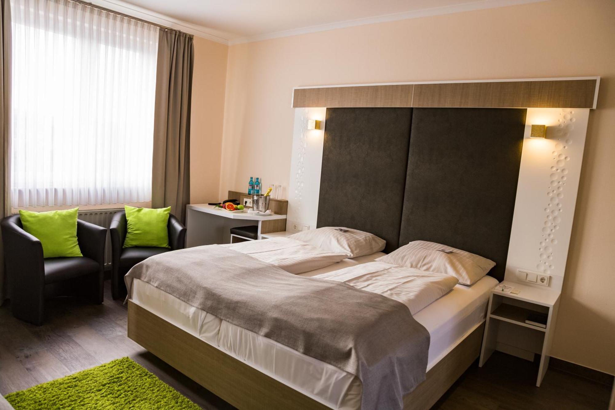 Hotel-Restaurant Zur Krone Löhnberg エクステリア 写真