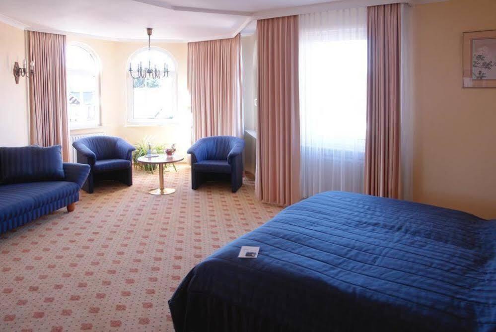 Hotel-Restaurant Zur Krone Löhnberg エクステリア 写真